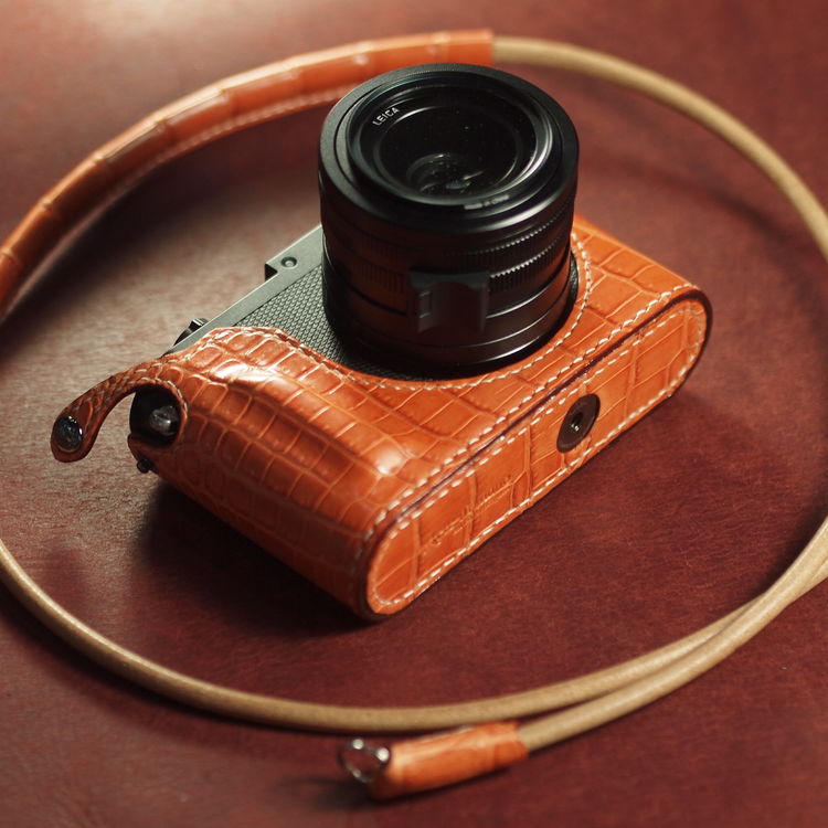 Leica Q (typ116) half case (open-type/ snap fixed) : LEICA CASES