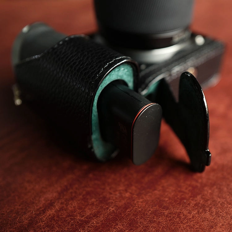 Hasselblad X1D2 Half case : LEICA CASES & STRAPS by handcraft