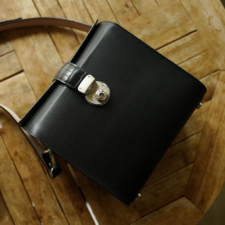 Crocodile edition] Heritage Camera bag : LEICA CASES & STRAPS by