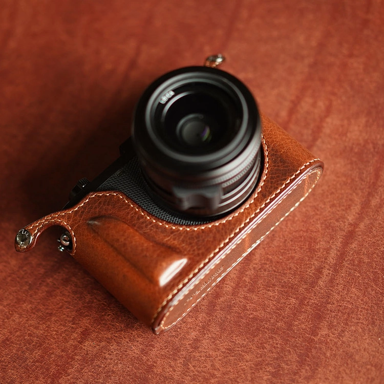 Leica Q3 / Q3 43 half case (Type 2-TR) snap fixed / Battery & SD