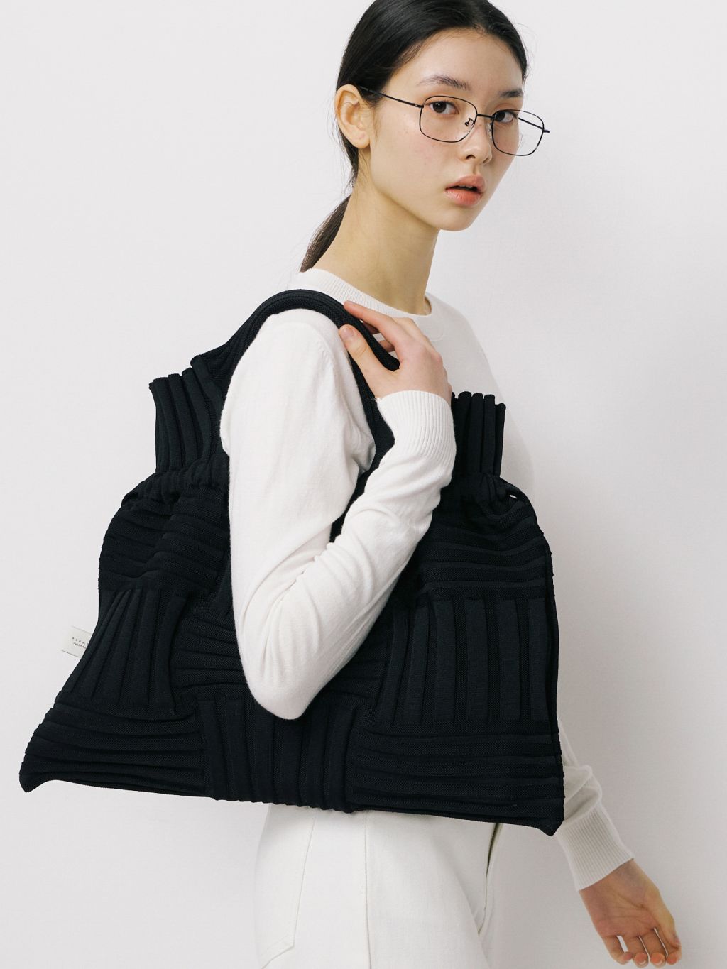 【PLEATS MAMA】BIG BOW BAG　Black Big Bow Bag Black : PLEATSMAMA: Sustainable Knit Pleats Bag