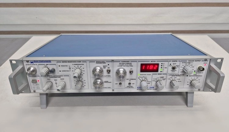 Axon Instruments AXOPATCH 200B Integrating Patch Clamp : 엠아이티솔루션