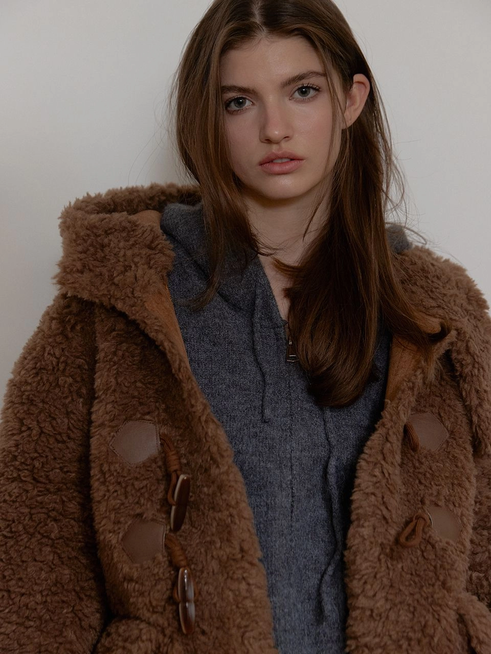 WOOL SHEARLING HOODIE MUSTANG (BROWN) : 아수라 (ASURA)