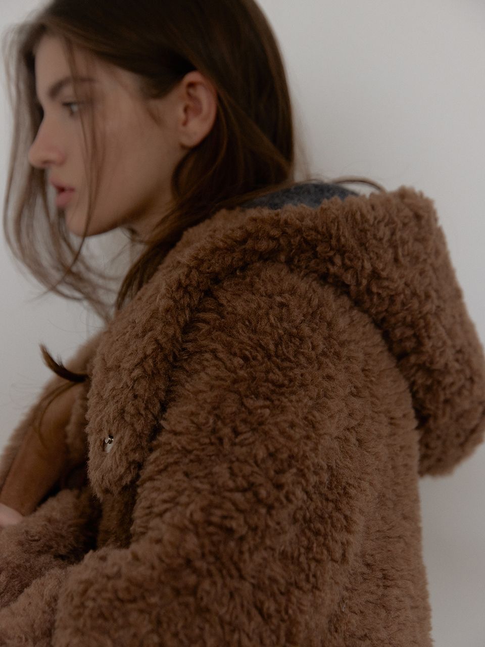 WOOL SHEARLING HOODIE MUSTANG (BROWN) : 아수라 (ASURA)
