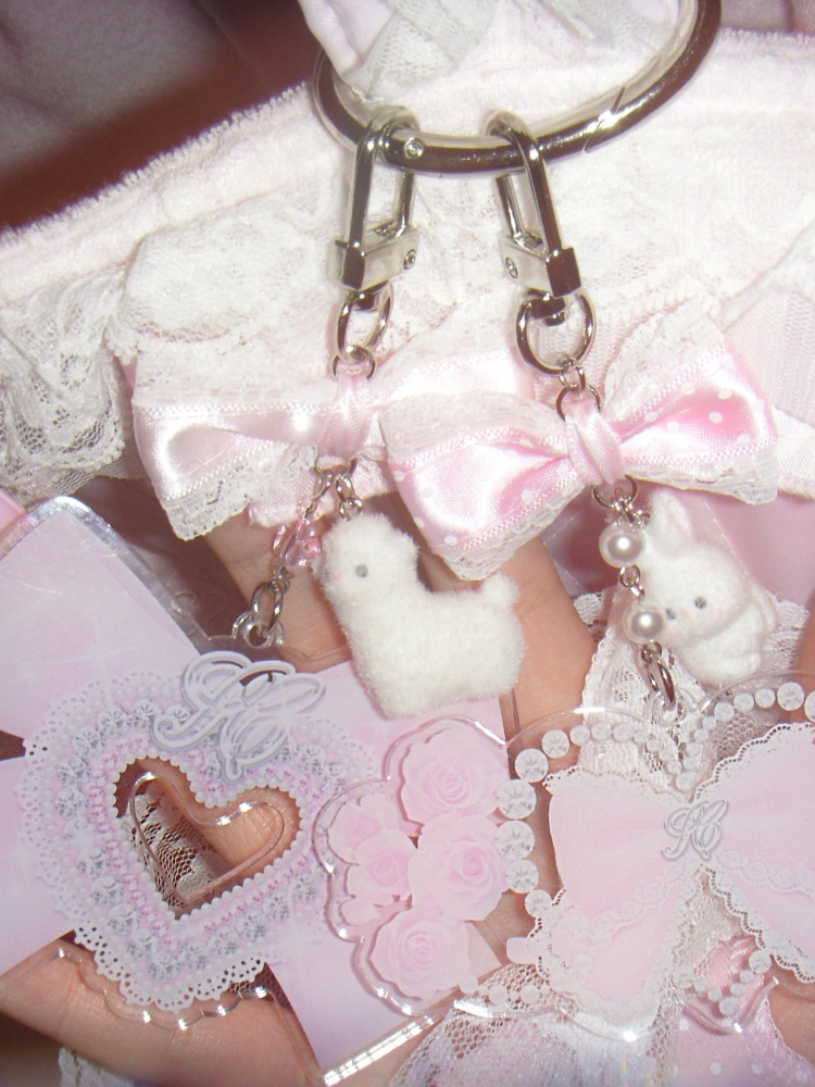 Dolly Hime Off-shoulder t (white) : SHUSHU CHERRY