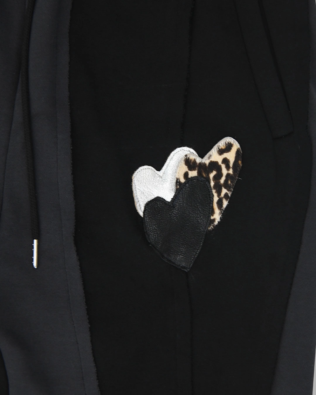 LEATHER PATCH SWEAT PANTS (BLACK) : THE MUSEUM VISITOR