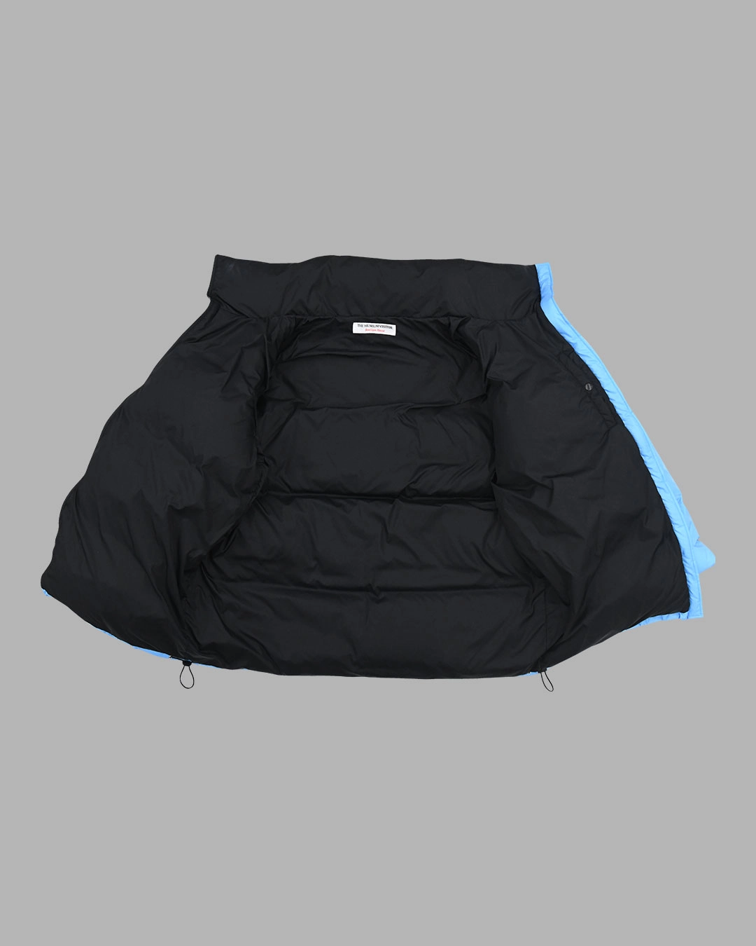 【THE MUSEUM VISITOR】CURVED ZIPPER PUFFER DOWN VEST HEART STITCHED PUFFER DOWN JACKET (SKY BLUE) : THE MUSEUM