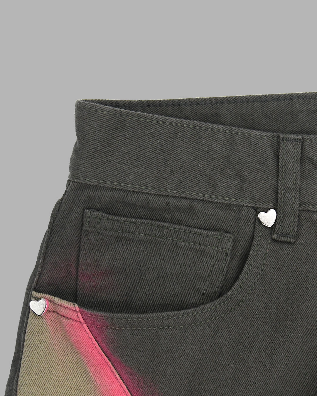 [THE MUSEUM VISITOR]★SPRAYED OBLIQUE LINE INCISION PANTS SPRAYED OBLIQUE LINE INCISION PANTS (KHAKI) : THE MUSEUM VISITOR