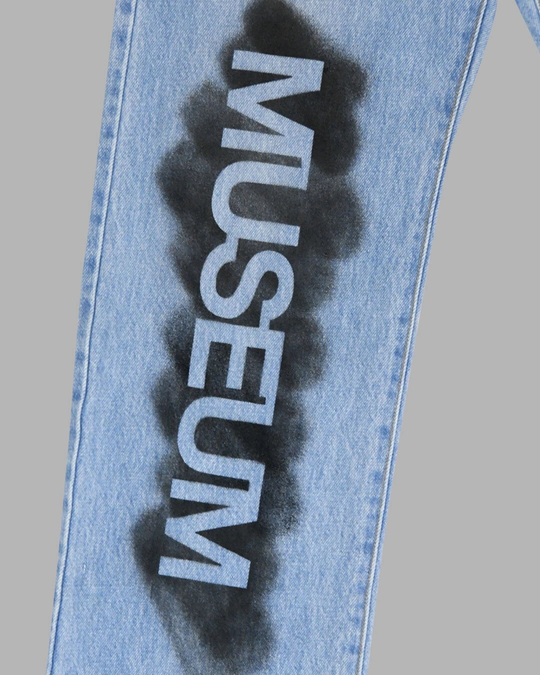 ◆THE MUSEUM VISITOR◆ LEATHER PATCH SPRAYED DENIM PANTS 082 LEATHER PATCH SPRAYED DENIM PANTS : THE MUSEUM VISITOR