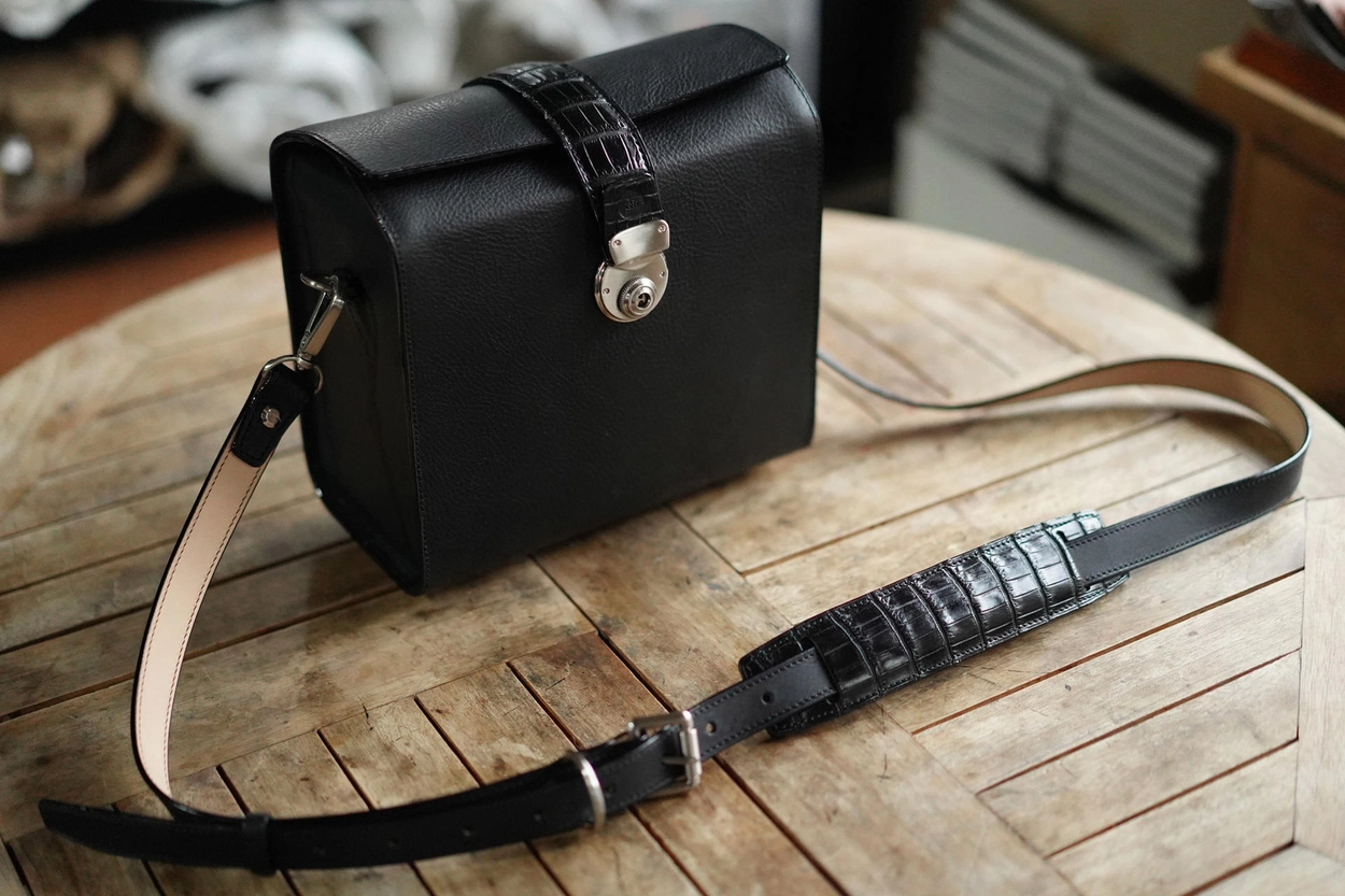 Crocodile edition] Heritage Camera bag : LEICA CASES & STRAPS by