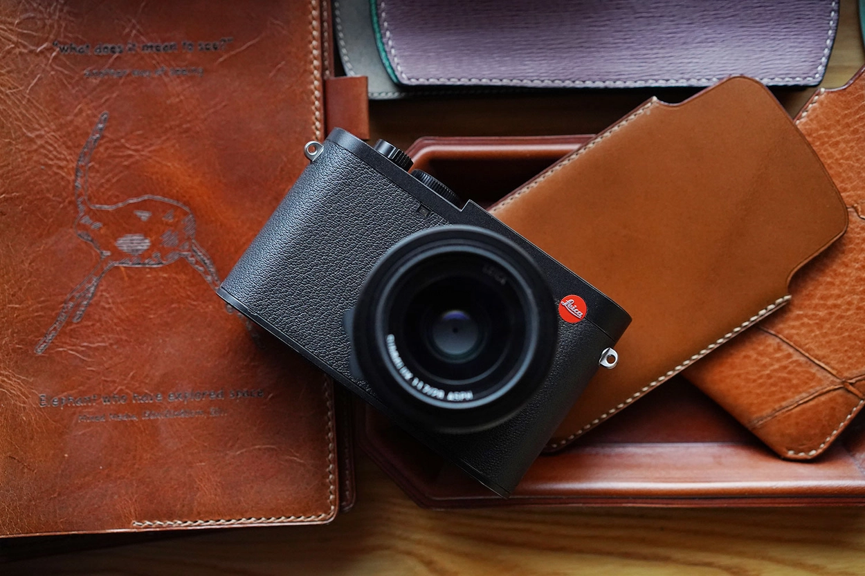 Leica Q3, Q3 43 Real leather skin : LEICA CASES & STRAPS by