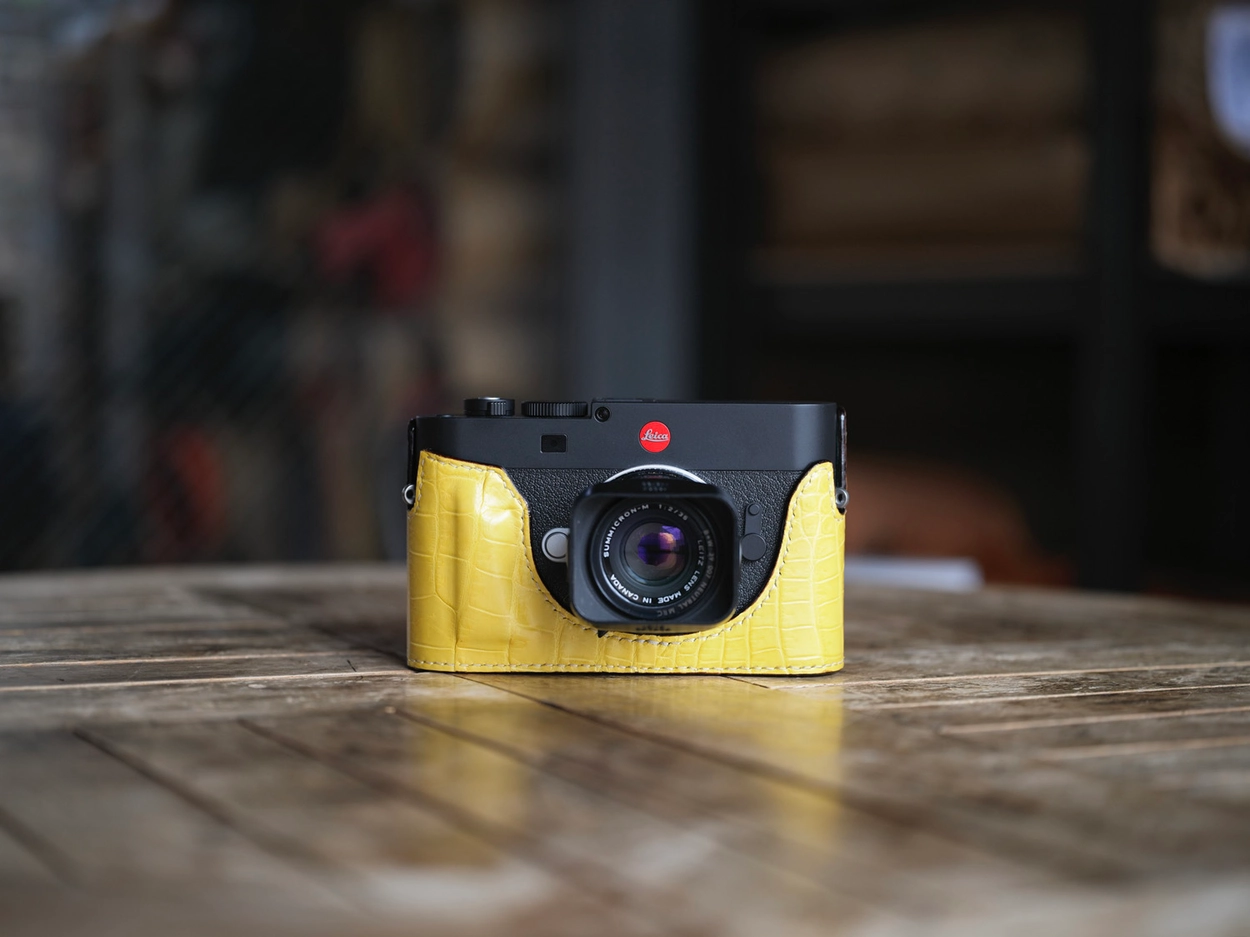 Leica M EV1 half case / Battery door type : LEICA CASES & STRAPS