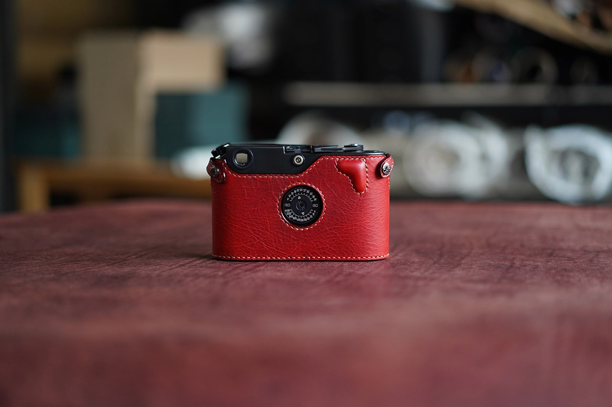 Leica M2, M3, M4, M6, M7, MP + Leica Vit half case : LEICA CASES 