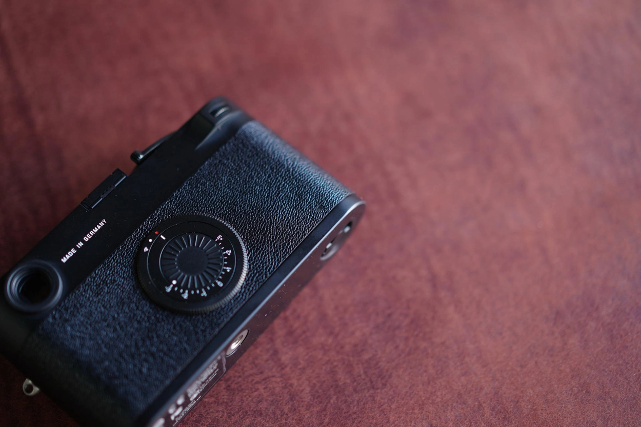 Leica M10-D / Real leather skin : LEICA CASES & STRAPS by