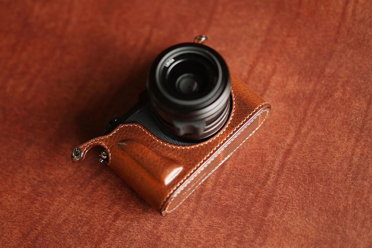 Leica Q3 / Q3 43 half case (Type 2) snap fixed / Battery Leica Q3 / Q3 43 half case (Type 2) snap fixed / Battery