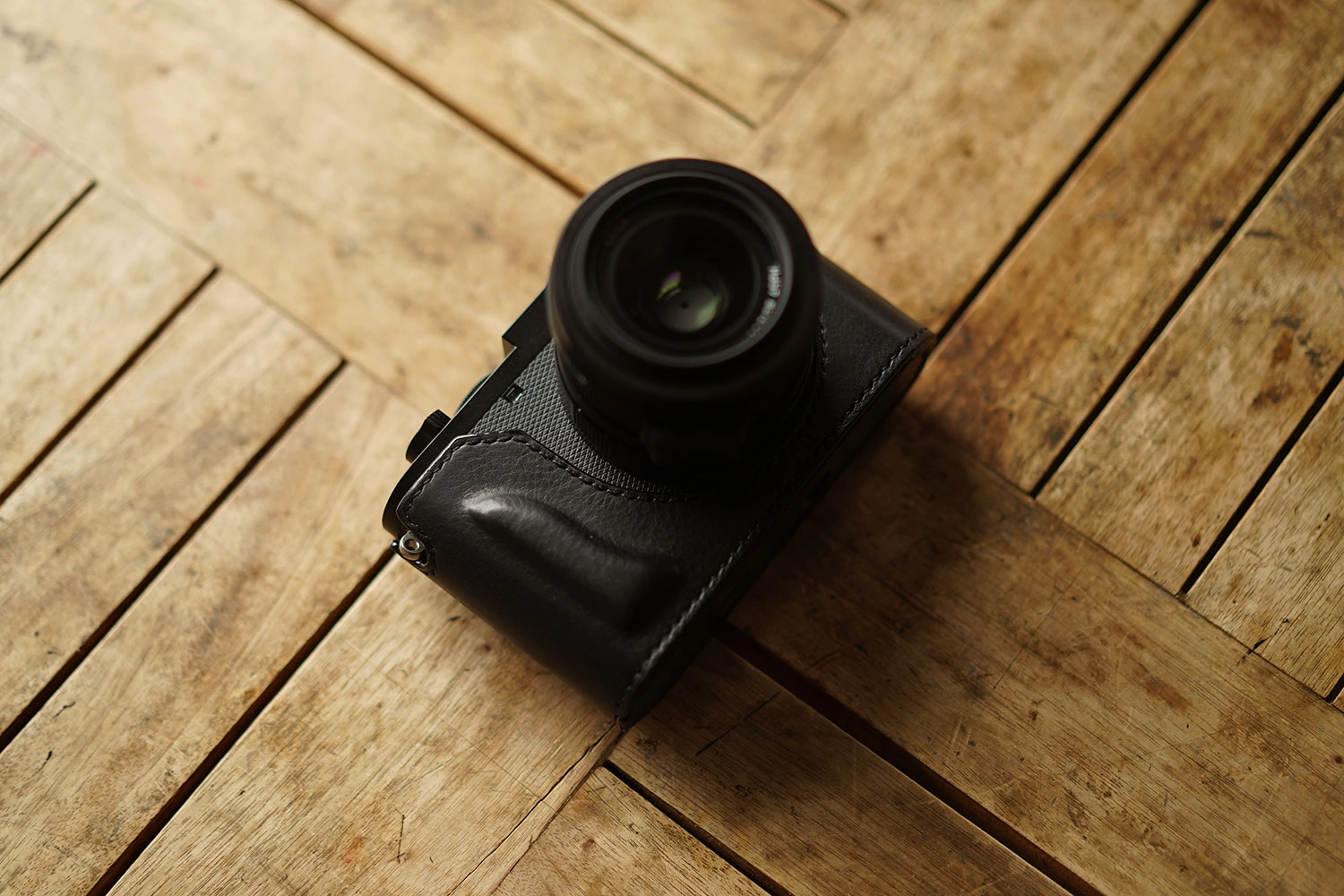 Leica Q3 / Q3 43 half case (Type 1) / battery access door : LEICA 