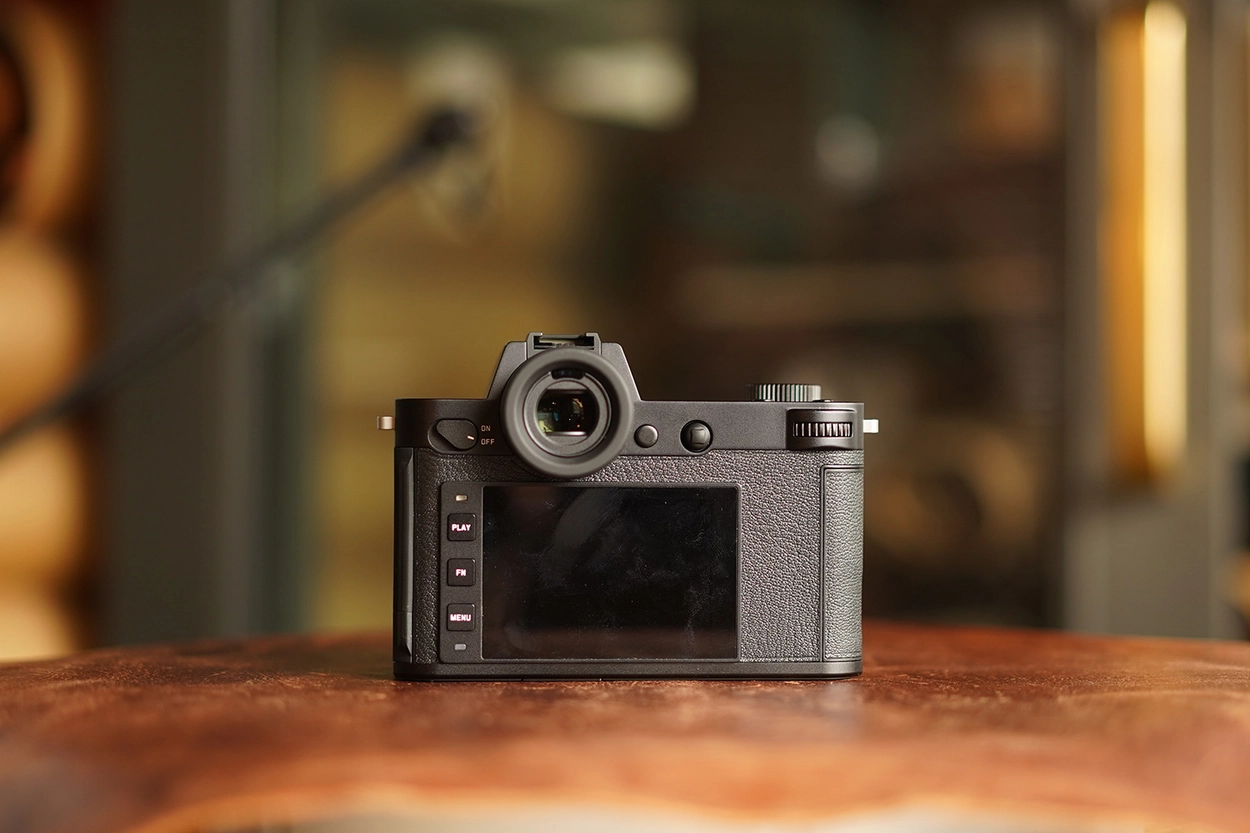 Leica SL2. SL2-S / Real leather skin : LEICA CASES & STRAPS by