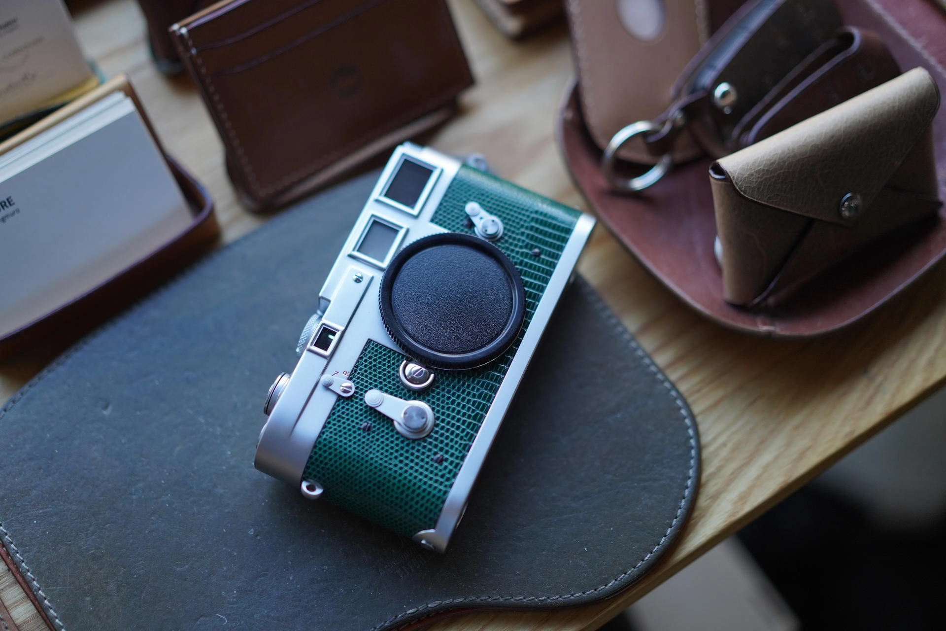 Leica M3 / Real leather skin : LEICA CASES & STRAPS by handcraft 