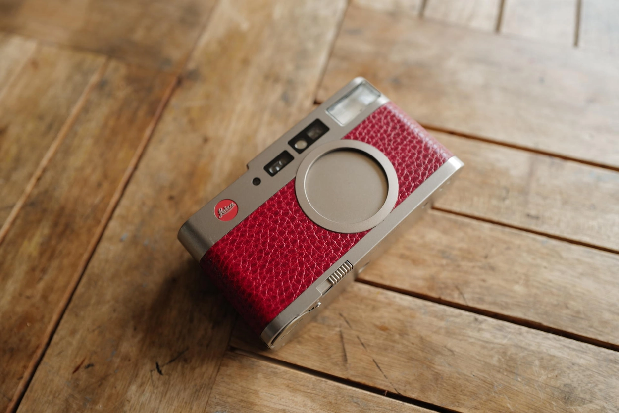 Leica CM / Real leather skin : LEICA CASES & STRAPS by handcraft