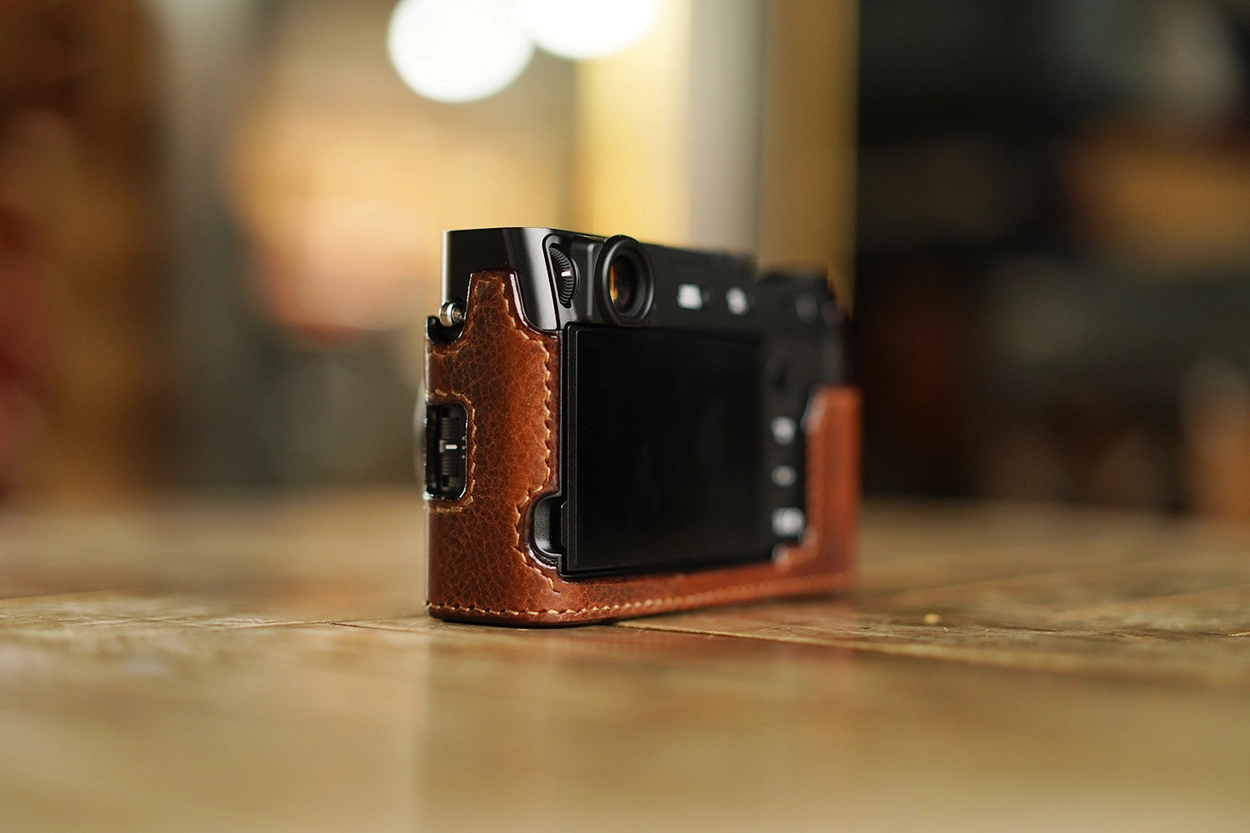 Half-case for Fujifilm X100VI : LEICA CASES & STRAPS by handcraft