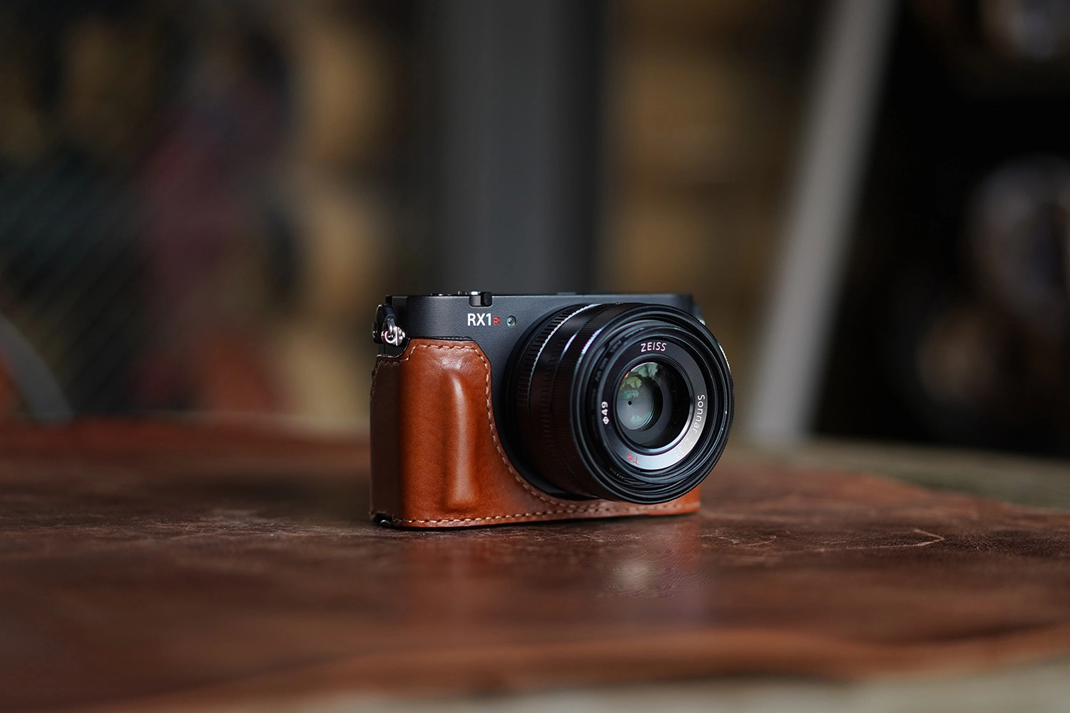 Half-case for SONY RX1R3 / RX1R III : LEICA CASES & STRAPS by