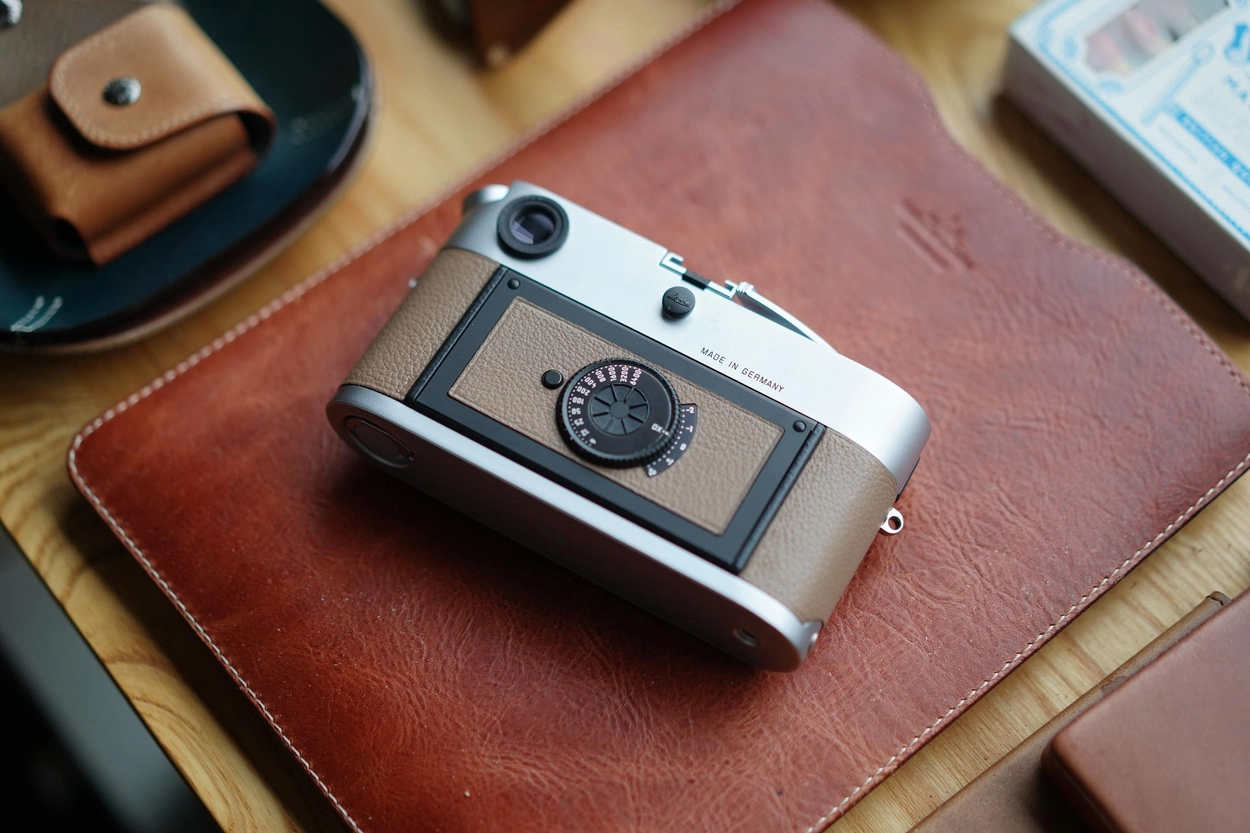 Leica M6 / MP/ M7 / Real leather skin : LEICA CASES & STRAPS