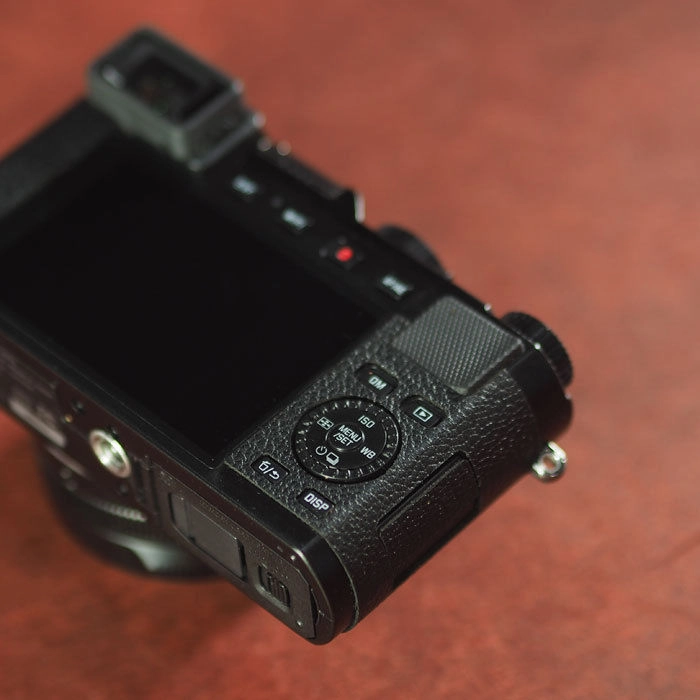 Leica D-lux (typ 109) / Real leather skin : LEICA CASES & STRAPS