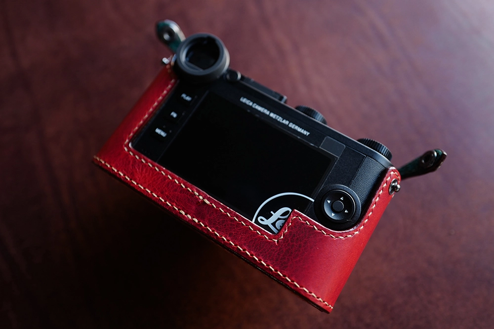 Leica Q3 half case (Type 1-SD) / battery & SD card access door