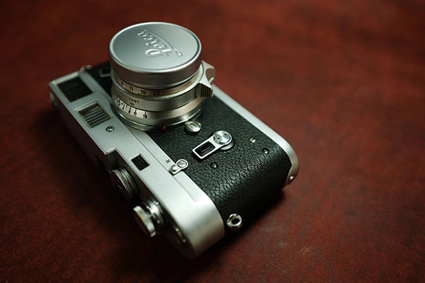 Leica M8, M9, M9P, M-monochrome, M-E / Real leather skin : LEICA CASES &  STRAPS by handcraft - Arte di mano