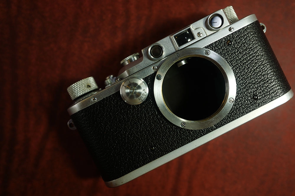 ライカ LEICA BARNACK CLUB JAPAN メンバーズボタン Leica Barnack series / Real leather skin : LEICA CASES & STRAPS by