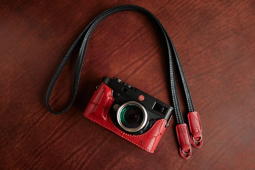 Leica M10 / M10-P / M10-R half case with Battery Access Door 