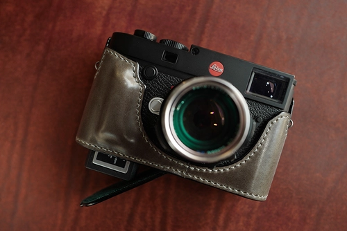 Leica M10 / M10-P / M10-R half case with Battery Access Door ...
