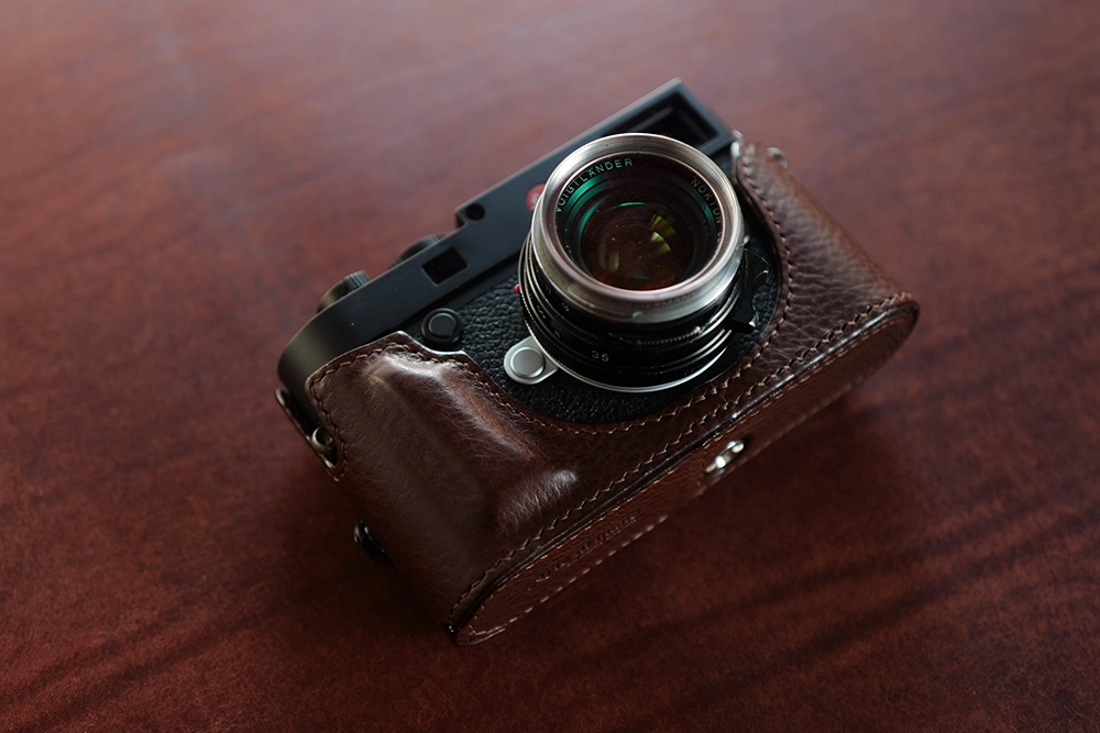 Leica M10 / M10-P / M10-R half case with Battery Access Door 