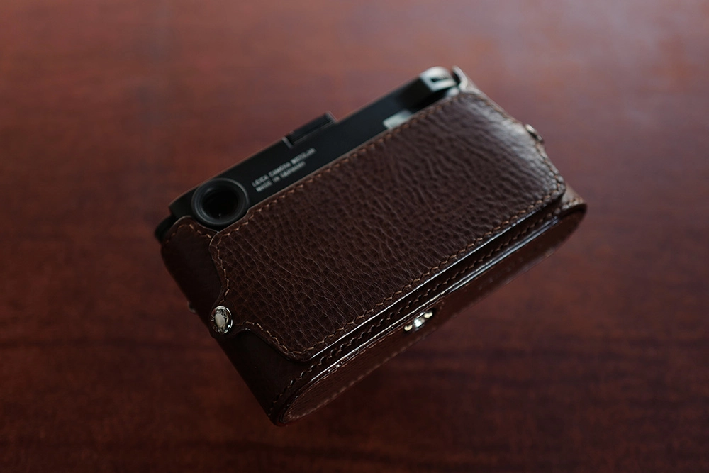 Leica M10 / M10-P / M10-R half case with Battery Access Door