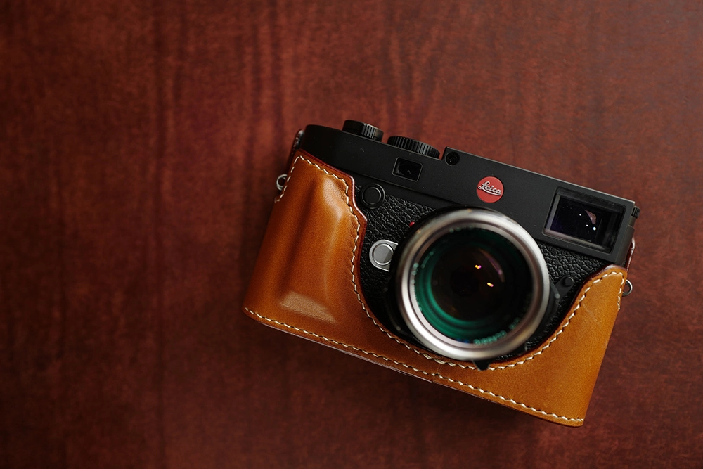 Leica M10 / M10-P / M10-R half case with Battery Access Door 