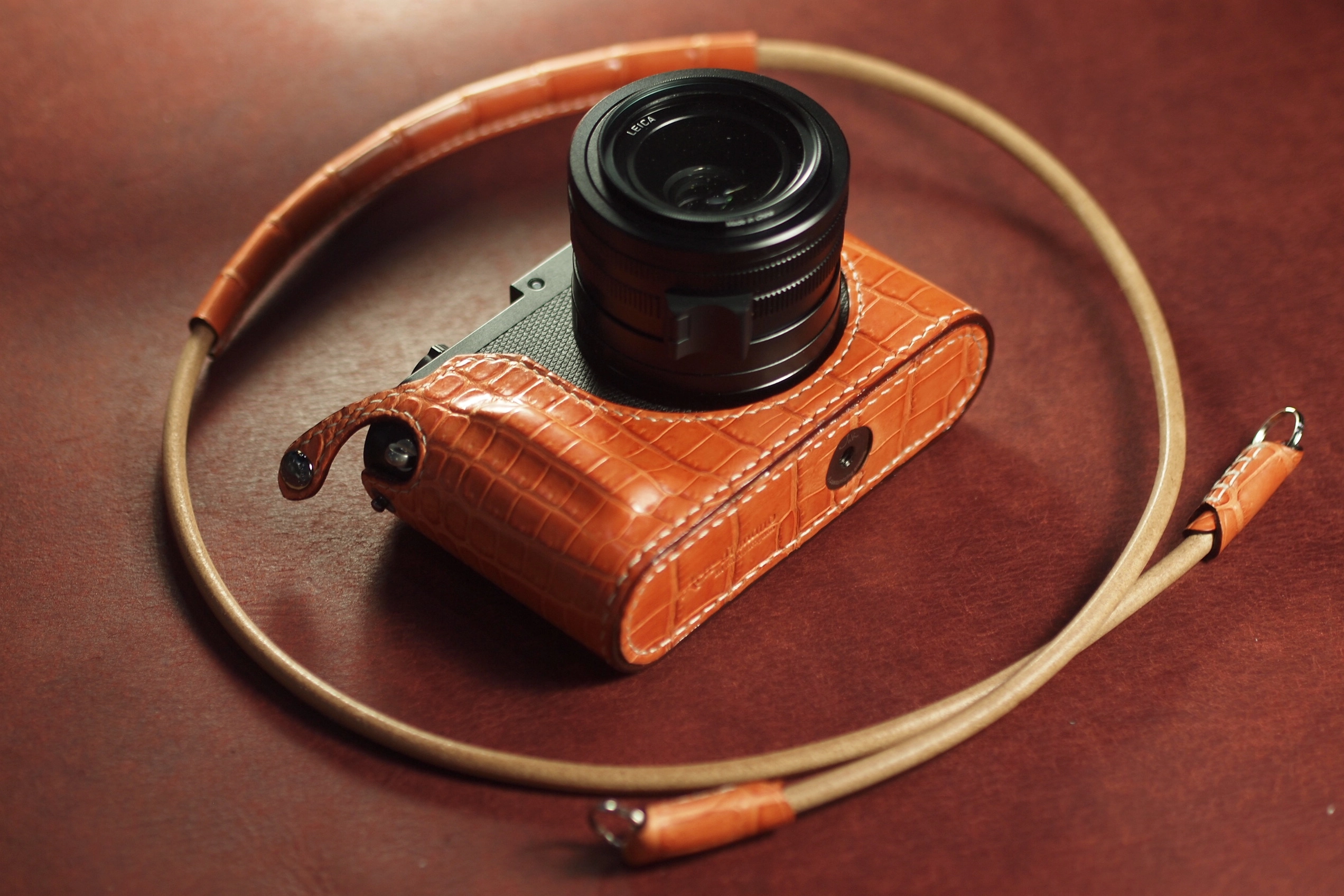 Leica Q (typ116) half case (open-type/ snap fixed) : LEICA CASES