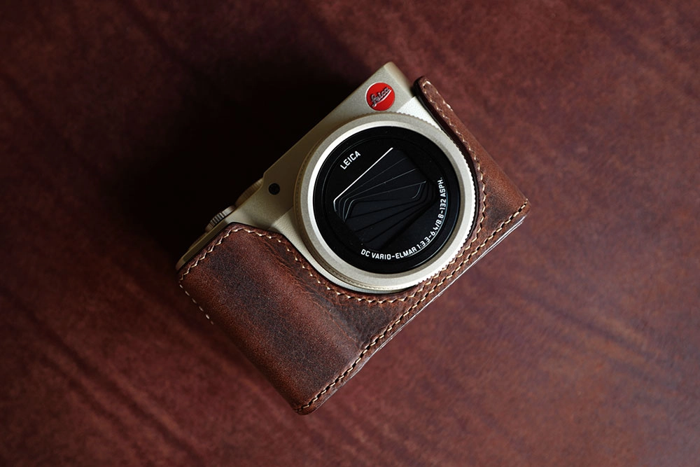 Leica Q3 half case (Type 1-SD) / battery & SD card access door