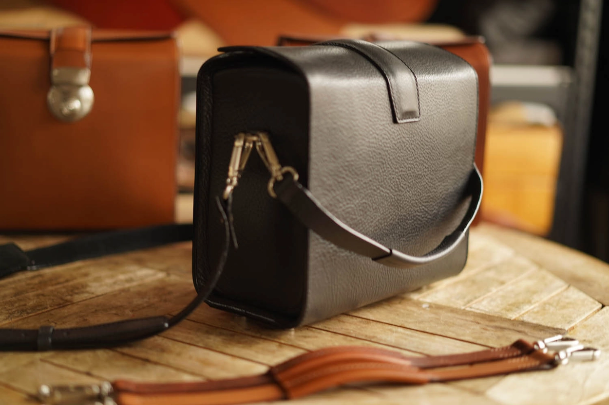 Heritage Camera bag : LEICA CASES & STRAPS by handcraft - Arte di mano