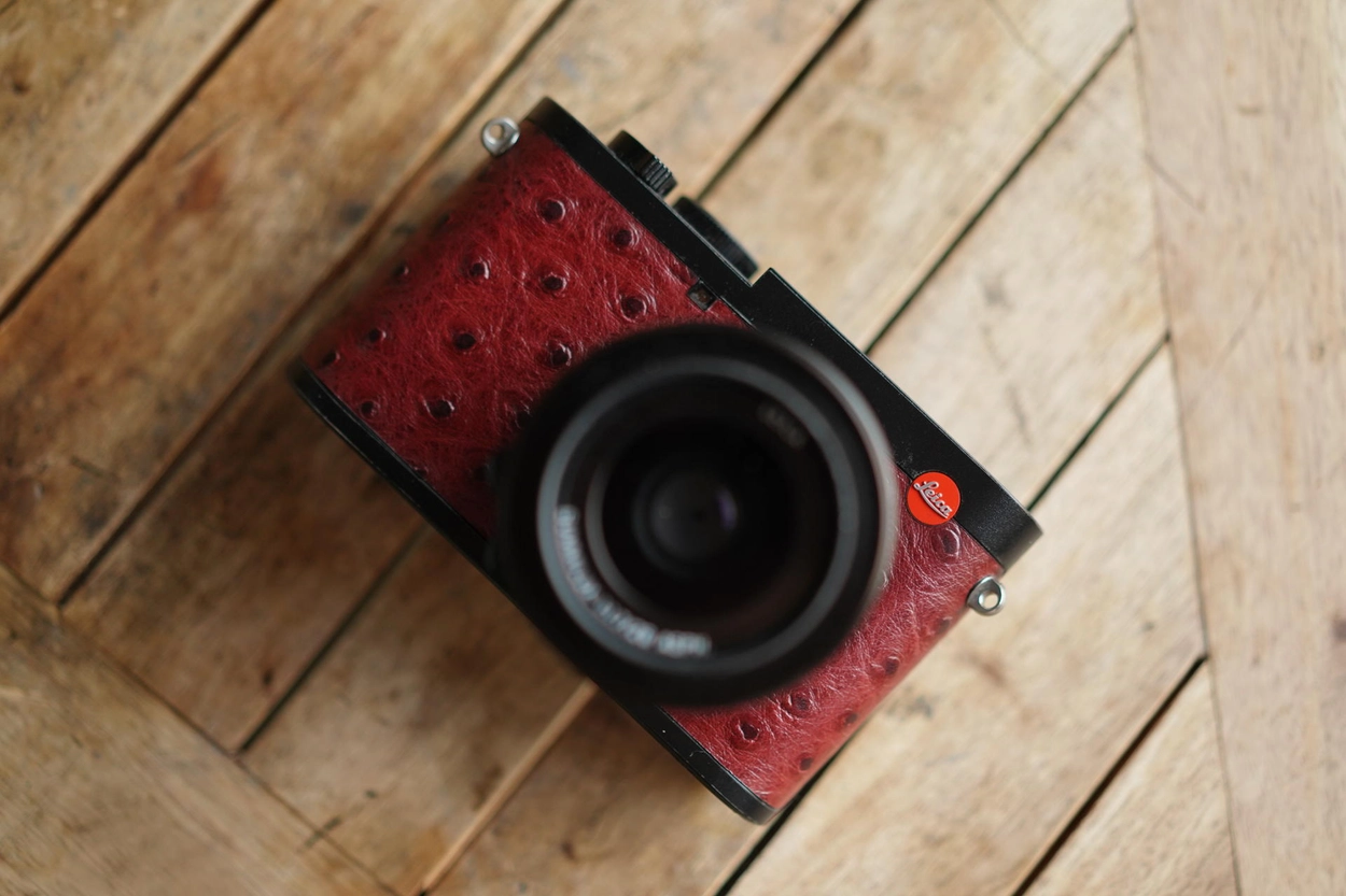 Leica Q2 / Real leather skin : LEICA CASES & STRAPS by handcraft - Arte di  mano