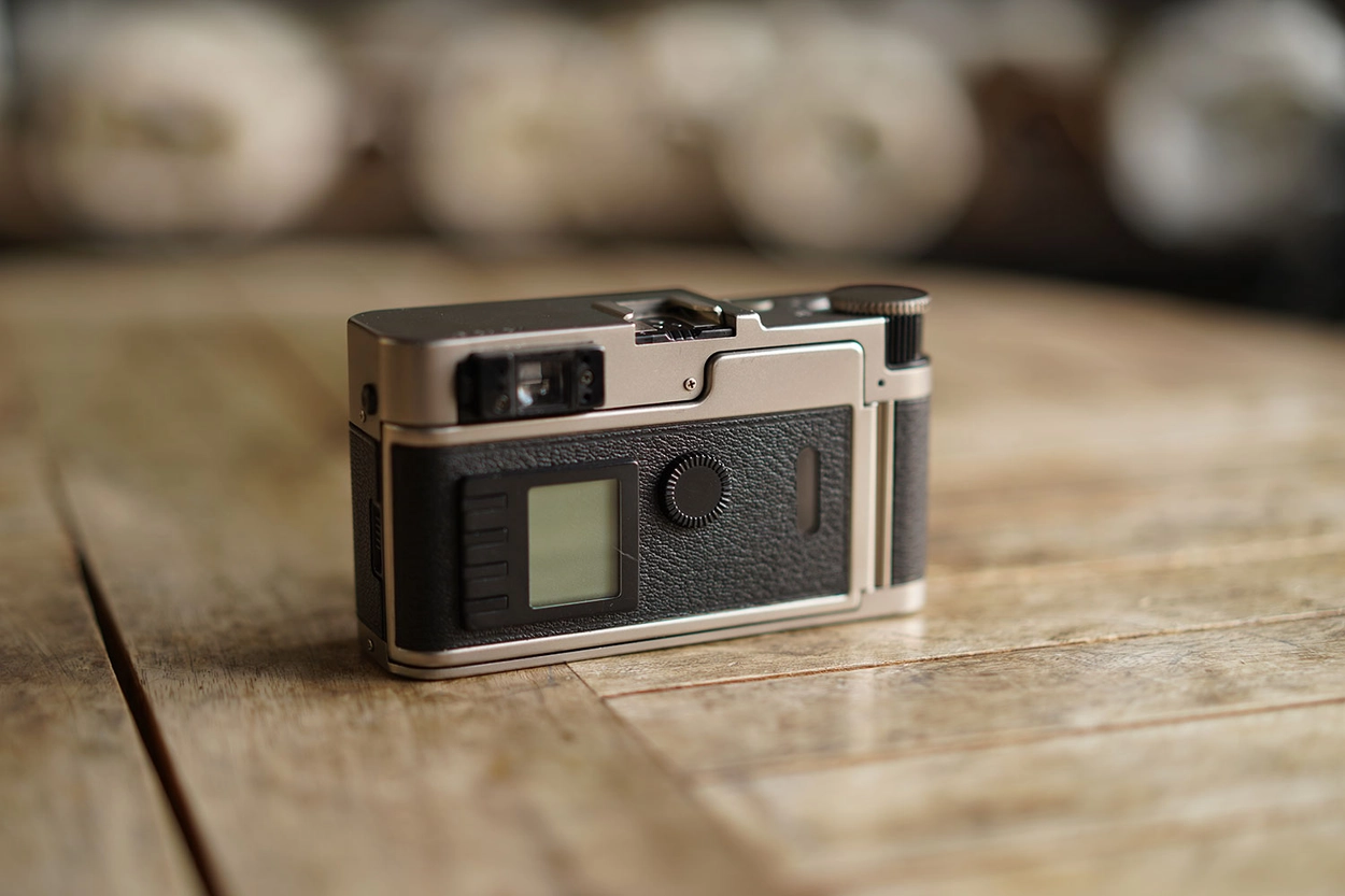 フィルムカメラ Leica CM ライカ LEICA CM フィルム コンパクトカメラ 中古 : リユースセレクト