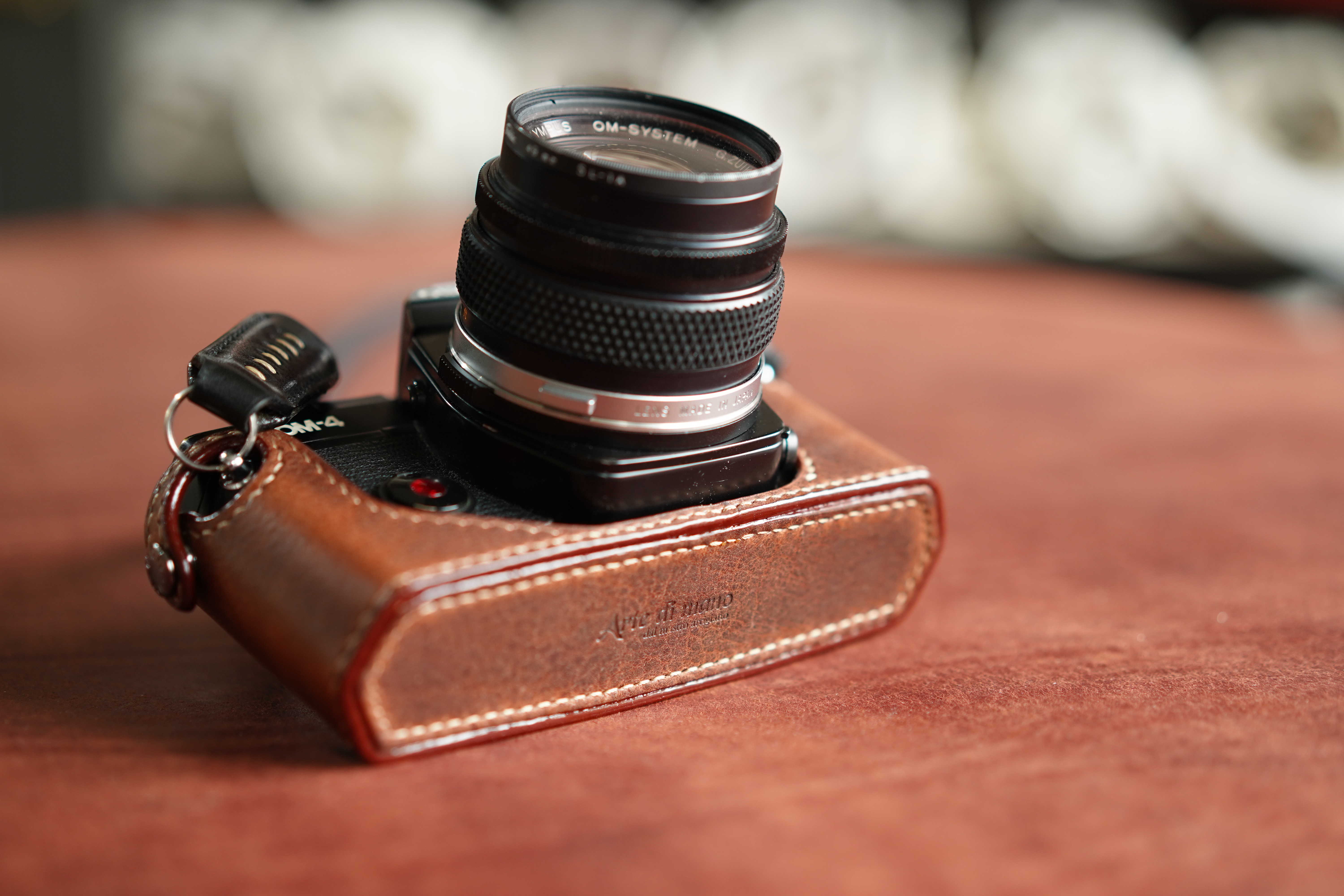 ★ OLYMPUS OM-2 (革ケース付) + 広角レンズ 28mm ☆ OLYMPUS OM-2 (革ケース付) + 広角レンズ 28mm GARIZ、OM-D E-M5