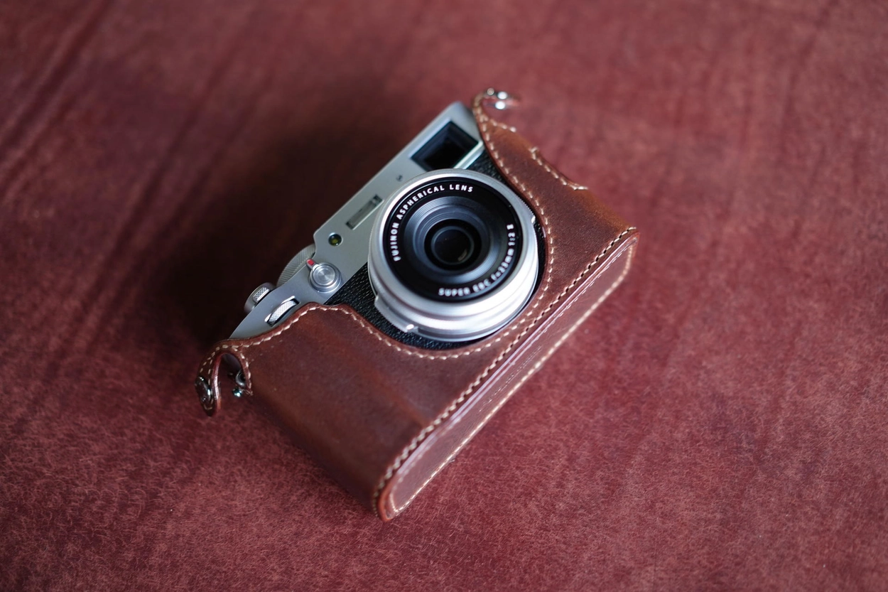 Half-case for Fujifilm X100V open-type/ snap fixed : LEICA CASES