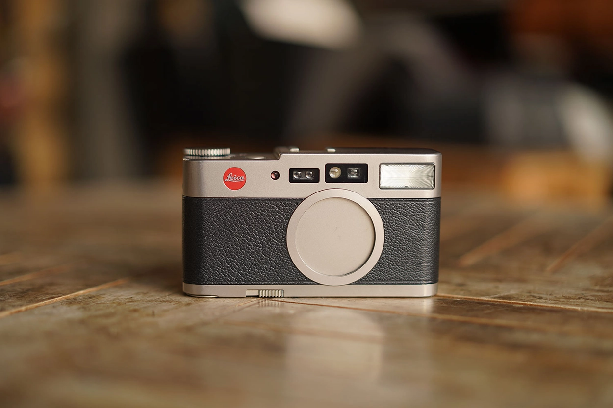 フィルムカメラ Leica CM Leica CM / Real leather skin : LEICA CASES & STRAPS by handcraft