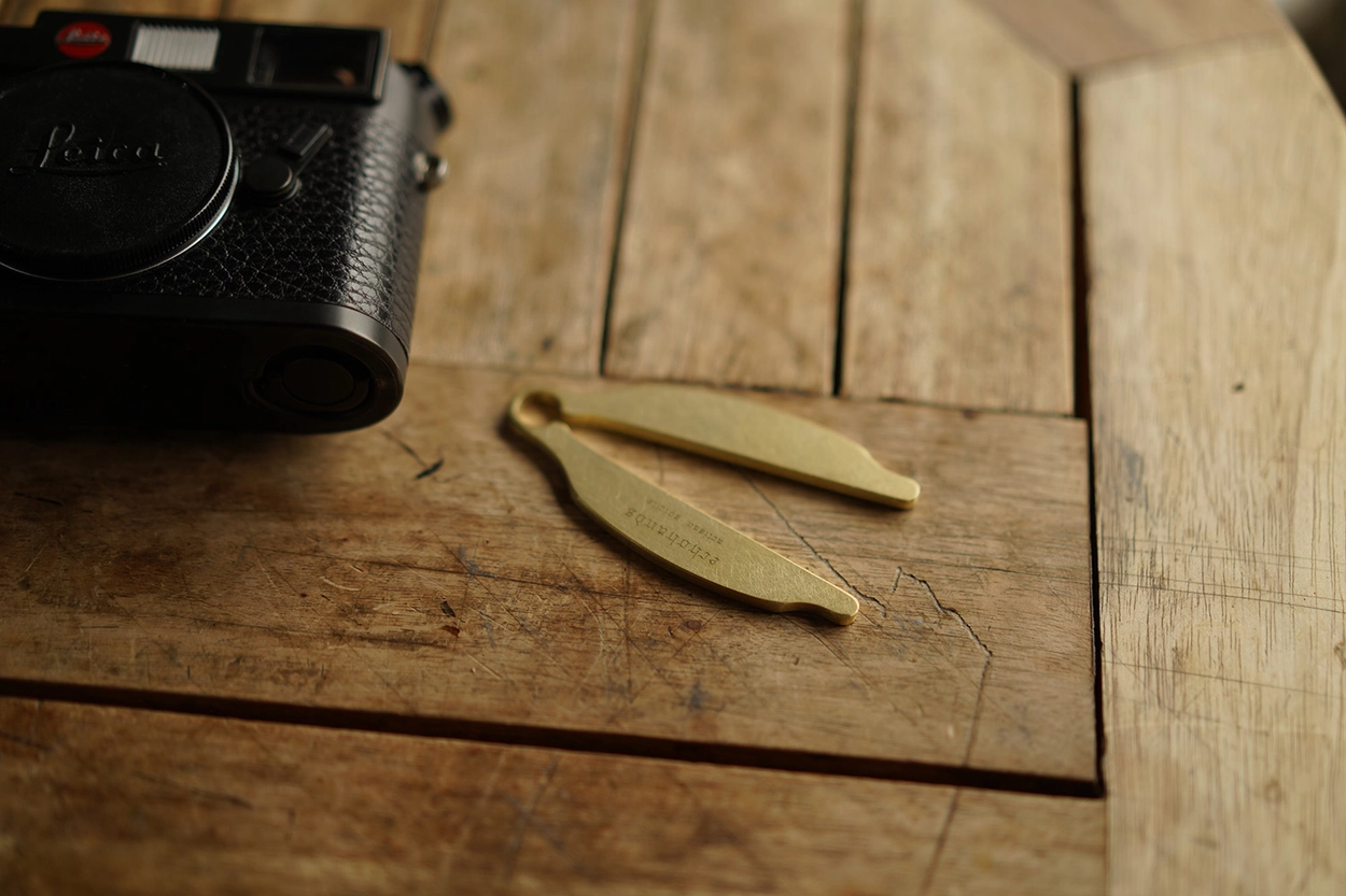 本革 Leica 初期 M3 皮を飾ります（背中のサイズ 3.4X7.8cm) Leica(