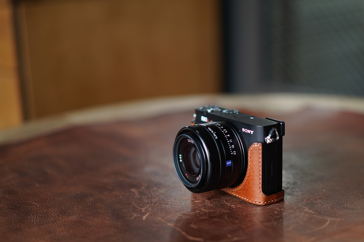Half-case for SONY RX1R3 / RX1R III : LEICA CASES & STRAPS by Half-case for SONY RX1R3 / RX1R III : LEICA CASES & STRAPS by