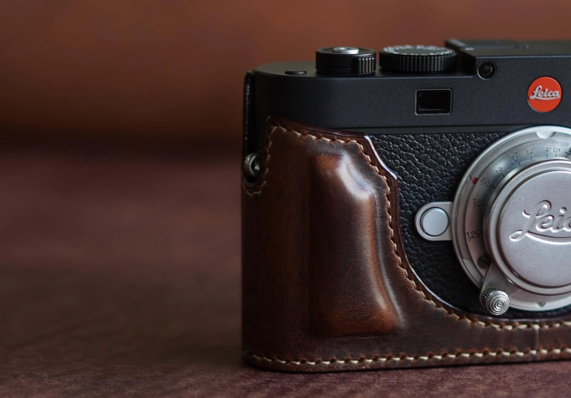 Leica M11 half case / Battery door : LEICA CASES & STRAPS by 