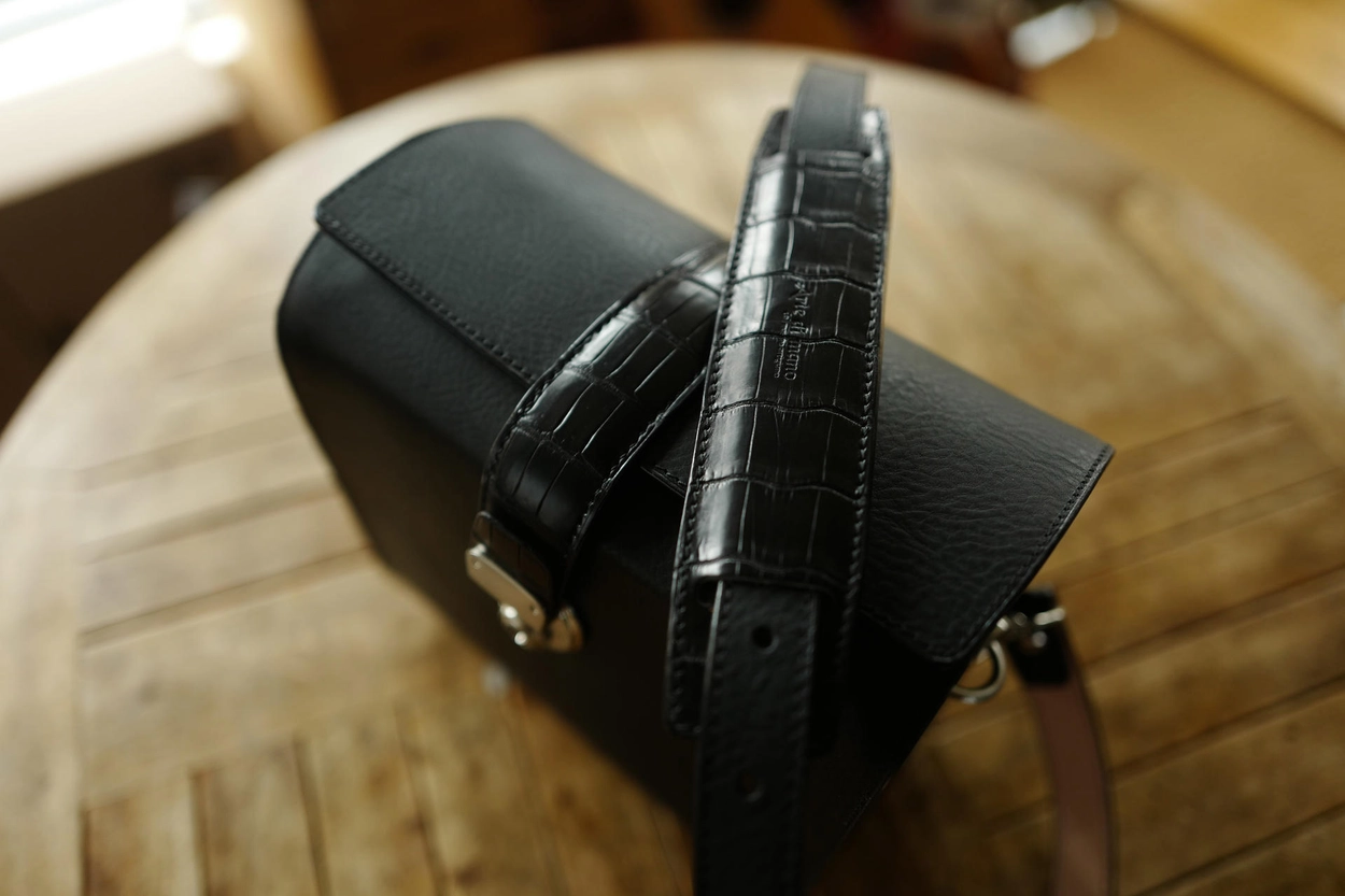 Crocodile edition] Heritage Camera bag : LEICA CASES & STRAPS by