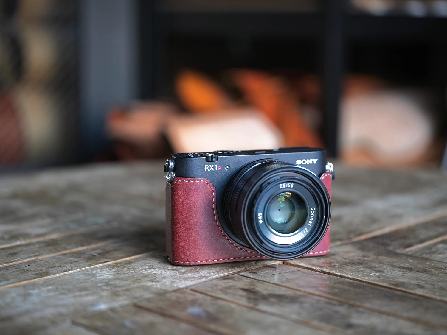 Half-case for SONY RX1R3 / RX1R III : LEICA CASES & STRAPS by