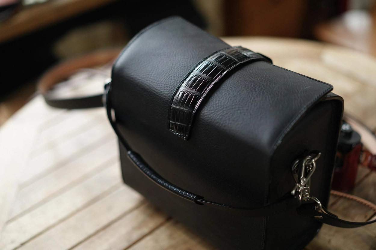 Crocodile edition] Heritage Camera bag : LEICA CASES & STRAPS by