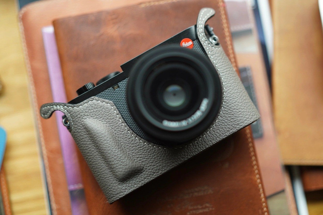 Leica Q3 / Q3 43 half case (Type 2-TR) snap fixed / Battery Leica Q3 / Q3 43 half case (Type 2-TR) snap fixed / Battery
